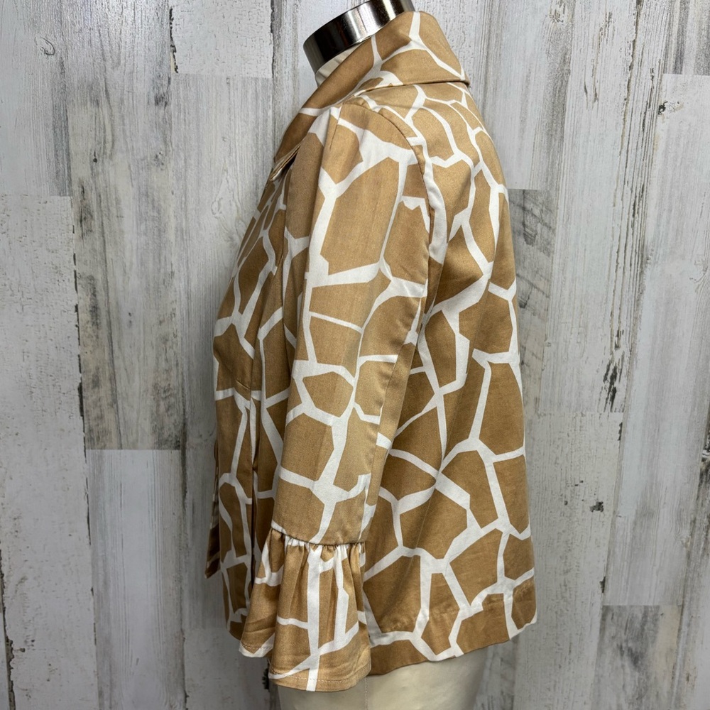 Light Giraffe Patterned Button-Front‎ Swing Jacket - Picture 3 of 7